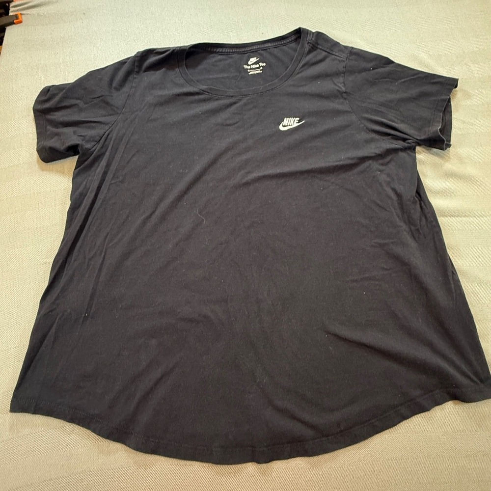 Nike Sportswear Essential Womens Tee Black Embroidered Logo 2X 555614-00A 2598